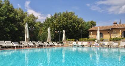 Residence con piscina a Monteverdi