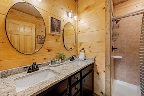 Shower, hair dryer, towels - New Build! Hot Tub, Fireplace (Pigeon Forge)