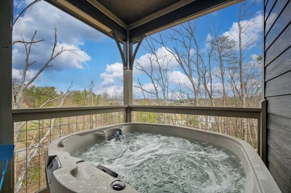 Bañera de hidromasaje al aire libre