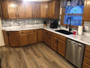 Frigorífic, microones, placa de cuina i rentaplats 