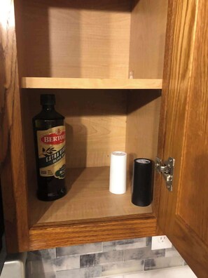 Food and drink - Spacious Family Home with Indoor Hot Tub & Playset (Sioux Falls)