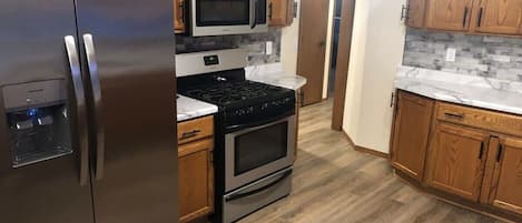 Fridge, microwave, stovetop, dishwasher