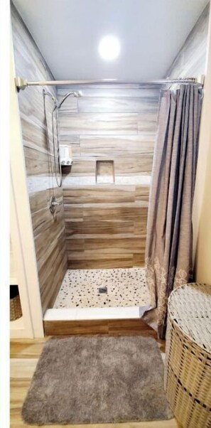 Hair dryer, towels, soap, shampoo - Centrally located in the heart of Boston near T (Boston)