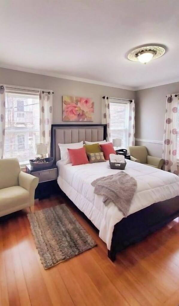 3 habitaciones, tabla de planchar con plancha y cuna de viaje 