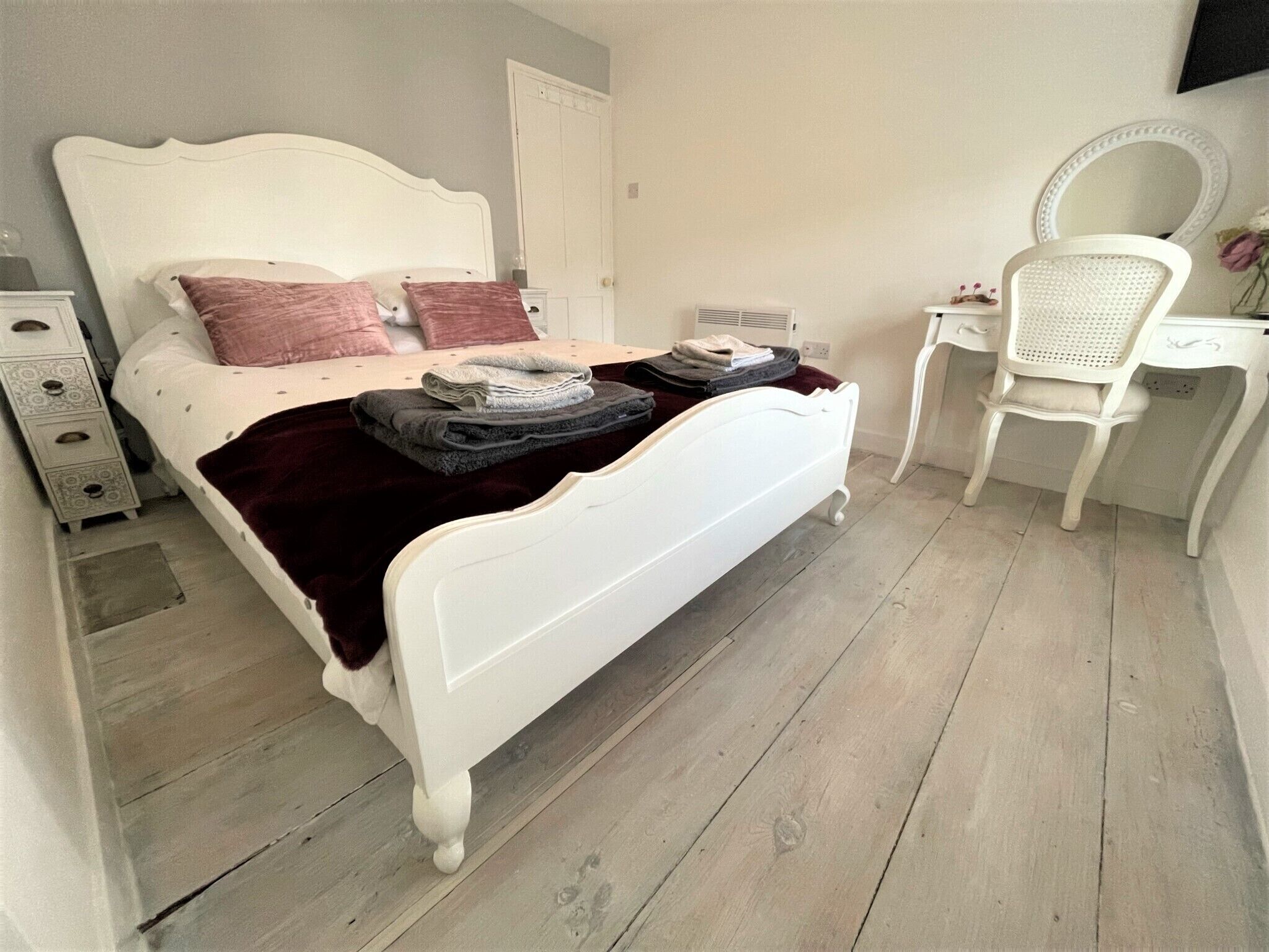 3 bedrooms, iron/ironing board, travel cot, free WiFi