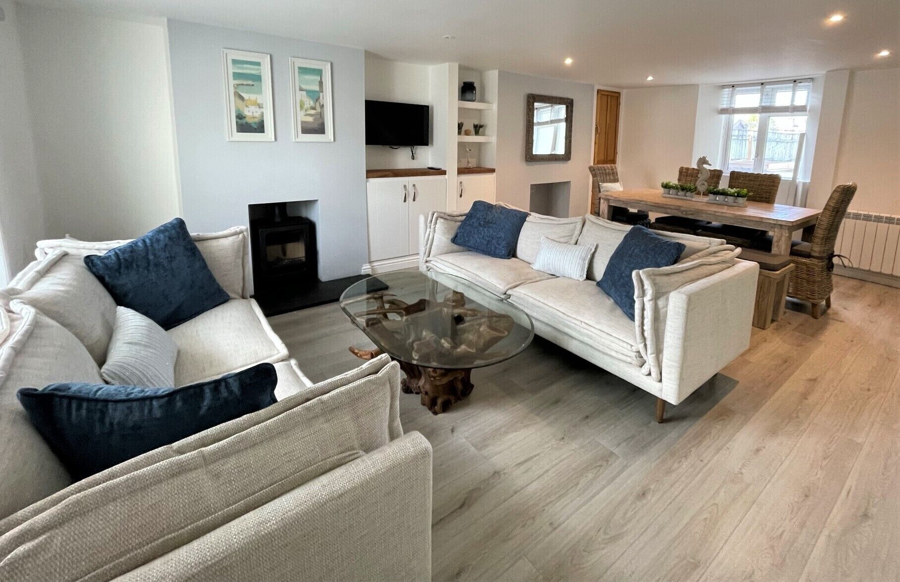Smart TV, fireplace
