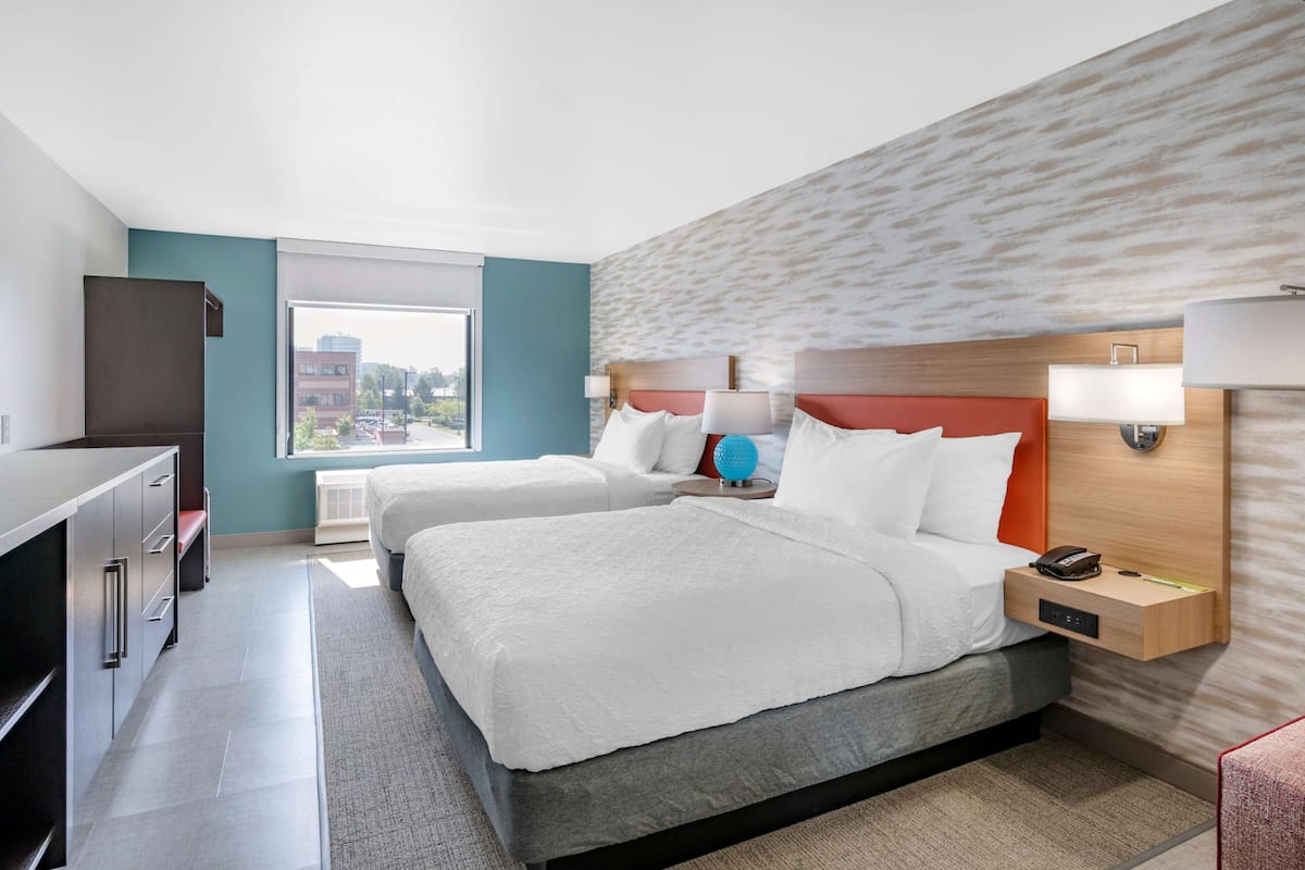 studio suite, 2 queen beds | in-room safe, bed sheets