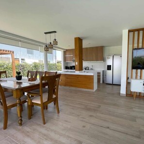 Dining - HOP Odaiba: Lagoon View, Steps from the Sea (Chincha Baja)