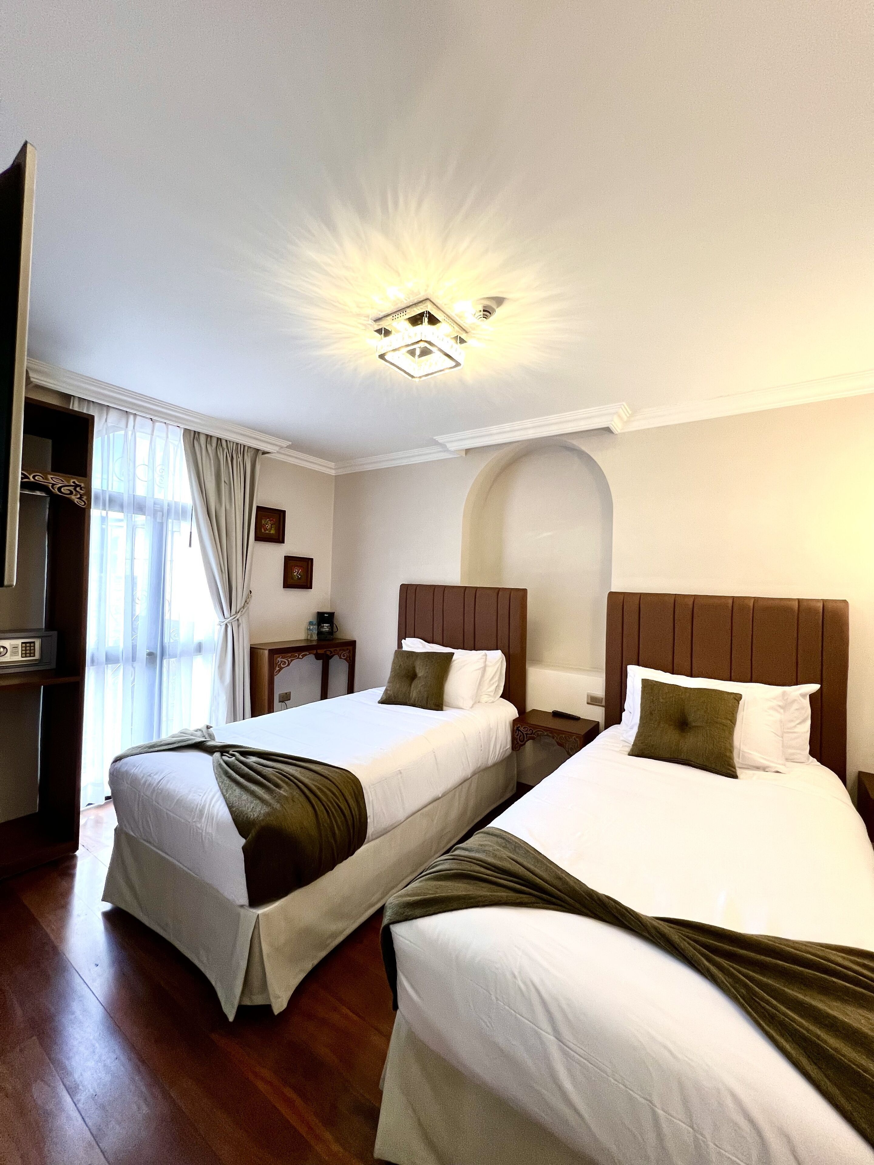 Escrivaninha, Wi-Fi de cortesia, roupa de cama