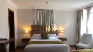 コンフォート トリプルルーム | デスク、WiFi (無料)、ベッドシーツ