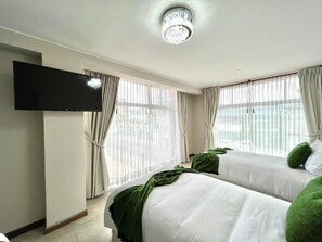 Kamar Quadruple Comfort, 1 kamar tidur | Meja kerja, Wi-Fi gratis, dan seprai linen