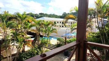 2 kamar tidur, brankas, dan dilengkapi dengan perabotan berbeda-beda