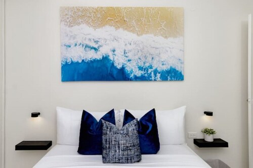 Beautiful Modern Villa 2 mins from City & Attractions - The Getaway