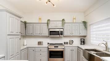 Fridge, microwave, oven, coffee/tea maker