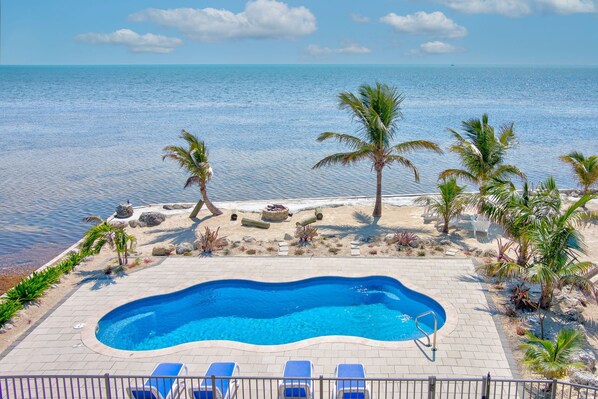 Pool - Ocean Panorama w private pool, huge yard, fire pit, kayaks, SUPs (Marathon)