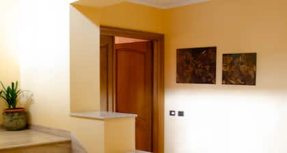 BRIGHT APARTMENT IN VILLA WITH Garden and Private Parking