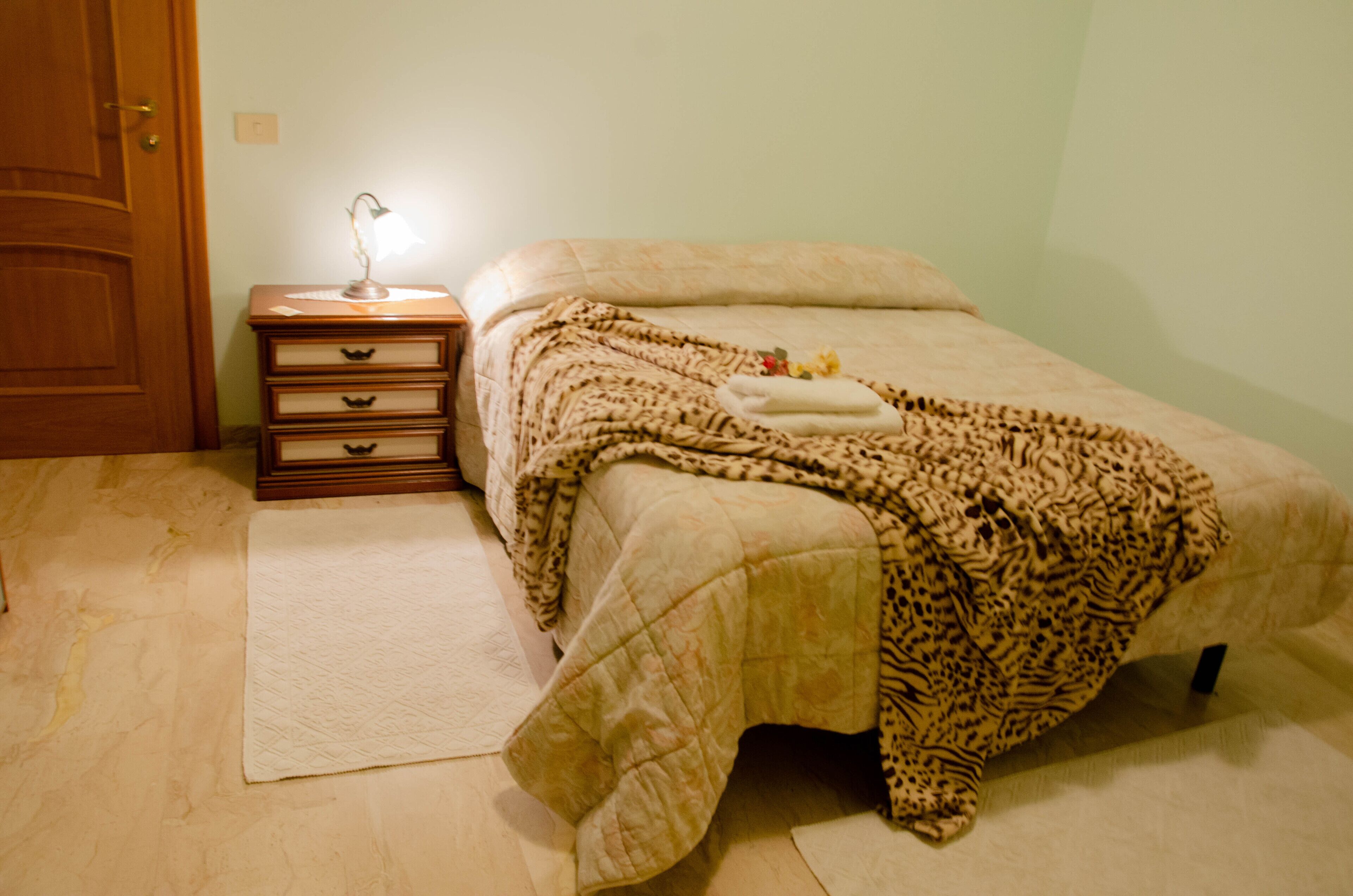 2 makuuhuonetta, silitysrauta/-lauta, ilmainen Wi-Fi, vuodevaatteet