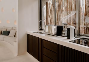 Premium Room | Private kitchen | Coffee/tea maker