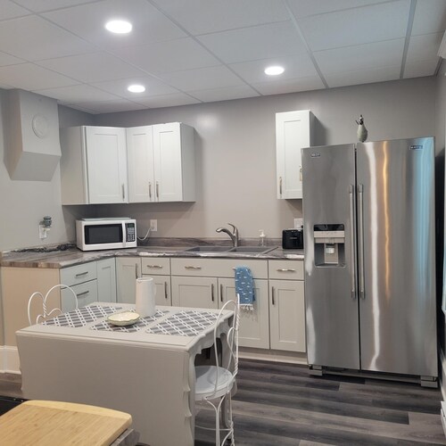 Warm northwoods beach-style apartment walking distance to OreBeGone & Mesabi Trl