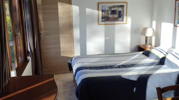 1 quarto, berço de viagem, acesso à internet, roupa de cama