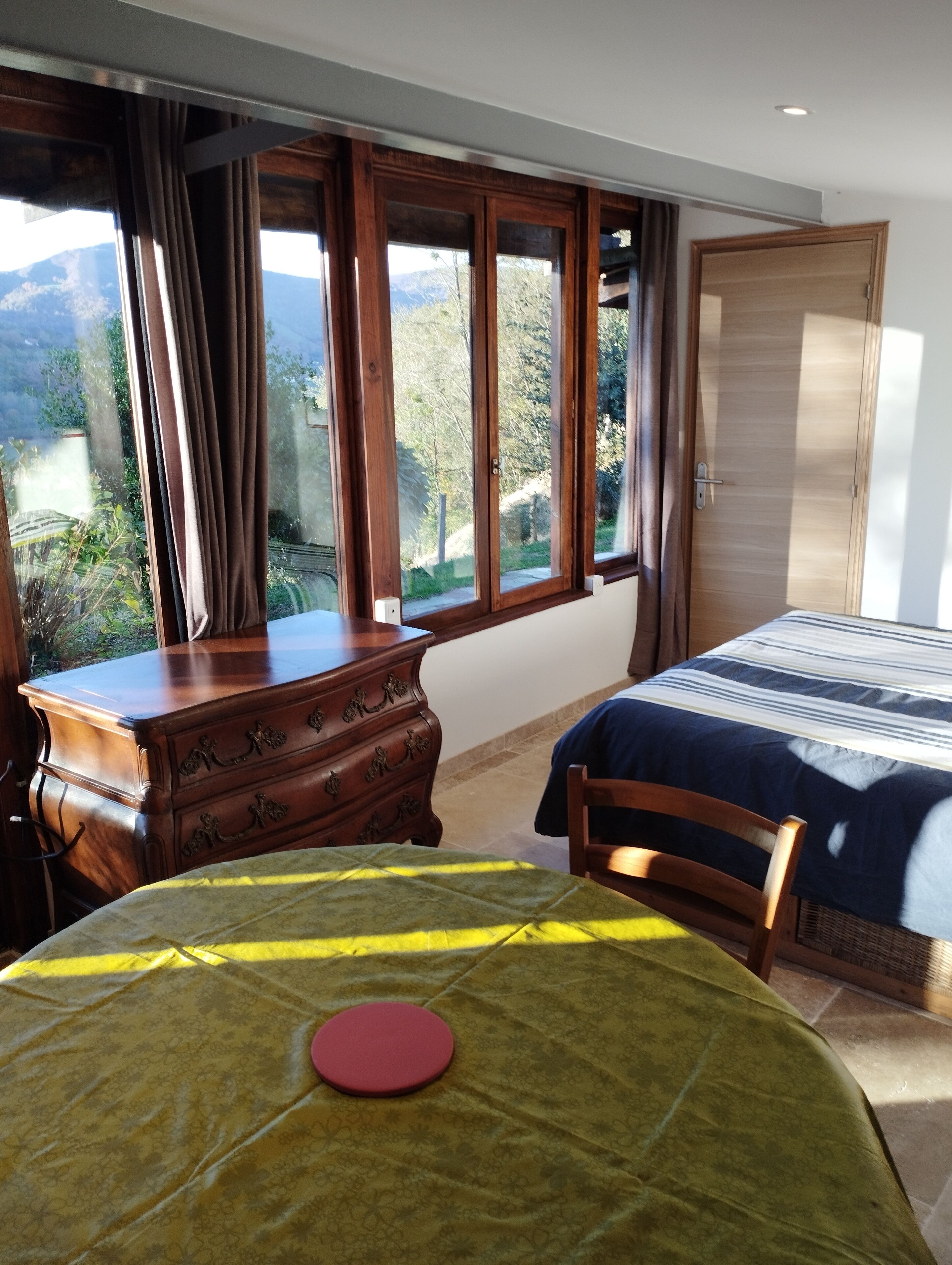 1 bedroom, travel cot, Internet, bed sheets