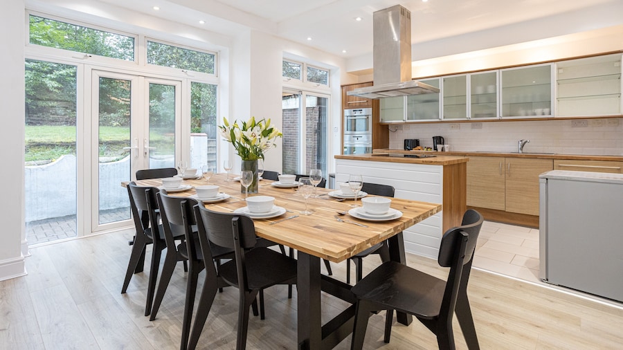 Pillo Rooms - 4BR House near Heaton Park