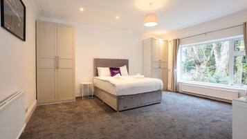 Comfort House | 4 bedrooms, desk, iron/ironing board, free WiFi