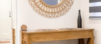 The Sanctuary: Studio near Airport with fire place