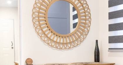 The Sanctuary: Studio near Airport with fire place