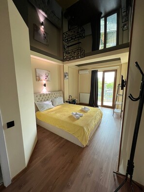 クラシック ダブルルーム | 羽毛の掛け布団、セレクト コンフォート製ベッド、遮光カ�ーテン、防音設備