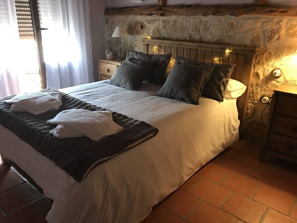 5 quartos, berço de viagem, Wi-Fi, roupa de cama