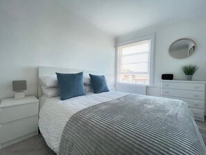 1 chambre, fer et planche à repasser, lit parapluie, Wi-Fi gratuit