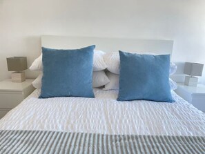 1 slaapkamer, een strijkplank/strijkijzer, reisbedje, gratis wifi