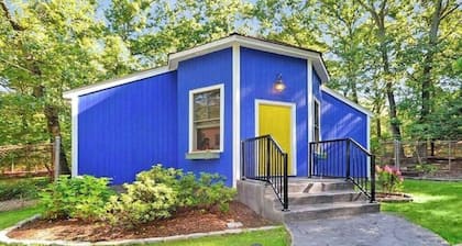 Private Cabin in Multi Acre Park!