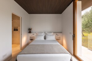 Deluxe Villa | 4 bedrooms, in-room safe, iron/ironing board, free WiFi