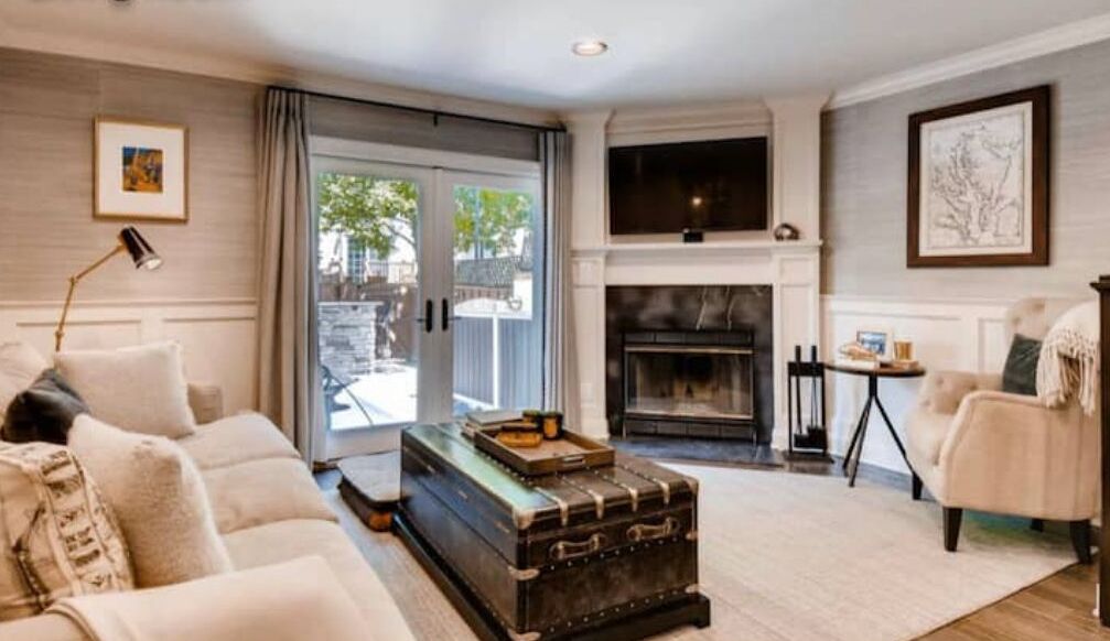 Smart TV, fireplace