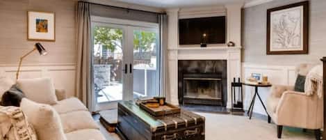 Smart TV y chimenea