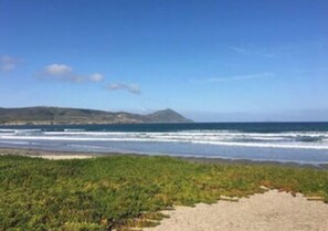 沙滩椅、沙滩毛巾