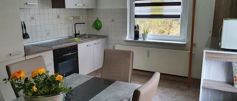 Kühlschrank, Mikrowelle, Ofen