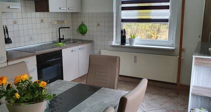 Lovingly furnished, new vacation apartment with washing machine, large kitchen, large bathroom with shower and bathtub, parking space, box spring bed.