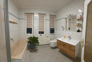 Baignoire, serviettes fournies