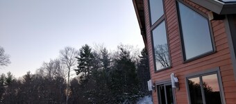 Cozy Valley View Post & Beam Villa!