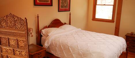 6 bedrooms, desk, travel cot, WiFi