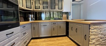 High-quality furnished vacation home for up to 7 people. Three bedrooms with double beds and a cozy sofa bed incl. sleeping function await you.