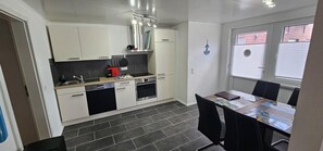 Kühlschrank, Ofen, Herdplatte, Geschirrspüler