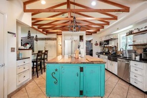 Fridge, microwave, oven, stovetop - Single level home (+basement) near Old Town & CSU (Fort Collins)