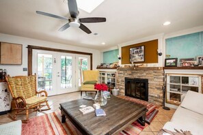 Smart TV, fireplace, computer monitors, printers - Single level home (+basement) near Old Town & CSU (Fort Collins)