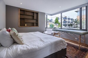 2 soverom, safe på rommet, skrivebord og strykejern/-brett