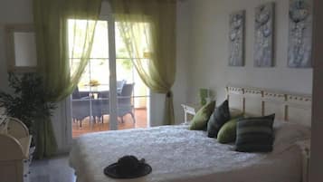 2 makuuhuonetta, silitysrauta/-lauta, Wi-Fi, vuodevaatteet