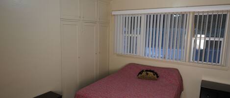 1 habitación, wifi y ropa de cama